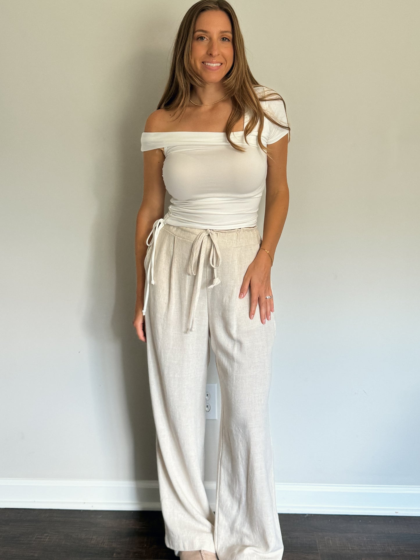drawstring linen pants and white top